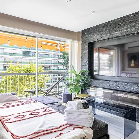 Modern 1bd-4p With Large Balcony - Appartement